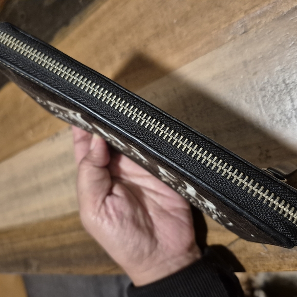 Juicy Couture Y2K Black and White Wallet - Picture 2 of 16